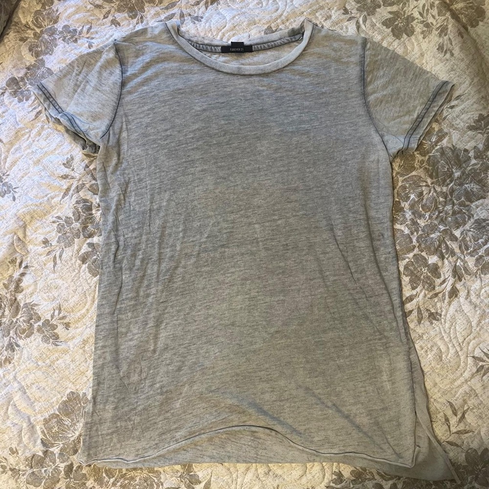 Forever 21 gray t-shirt with a relaxed fit - L